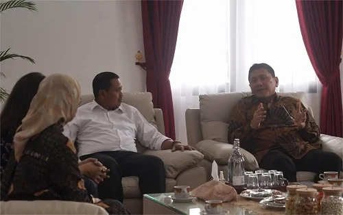 Bupati Sumedang Dony Ahmad Munir menerima jajaran PT Alita Group.Diskomimfosanditik