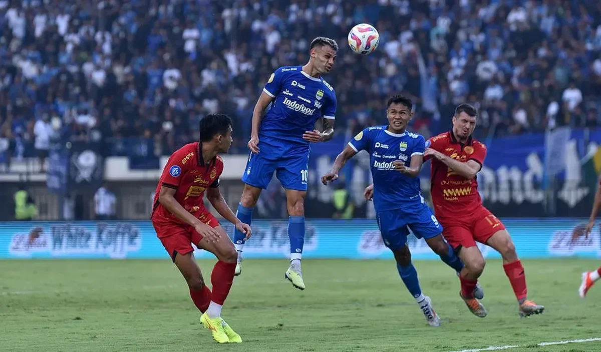 Persija vs Persib 1-1, Gol Alaaeddine Ajaraie dan Adam Alis Panasi Babak Pertama