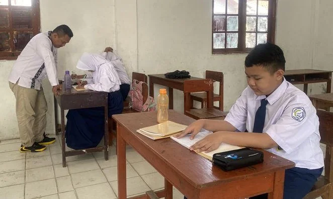 SMP di Bekasi Hanya Dapat Tiga Murid Baru, Dua Siswi dan Satu Siswa
