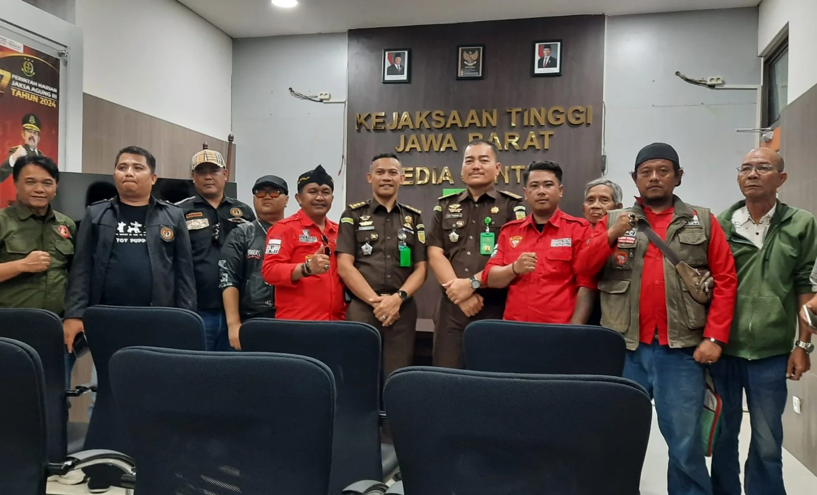 Aliansi Jabar Maju saat Audensi dengan Kasi Penkum Kejati Jabar.Dok-KS
