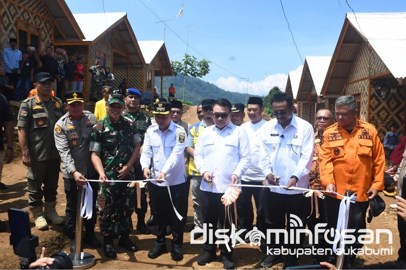 Bupati Sukabumi Asep Japar mengimbau masyarakat agar menjaga dan merawat hunian yang telah dibangun. Bidang IKP_Diskominfosan