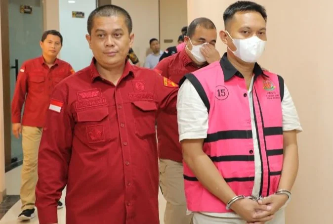 Mantan pimpinan Divisi Korporasi dan Komersial BJB Dicky Syahbandinata menjadi tersangka kasus korupsi pemberian kredit untuk PT Sri Rejeki Isman Tbk (Sritex).