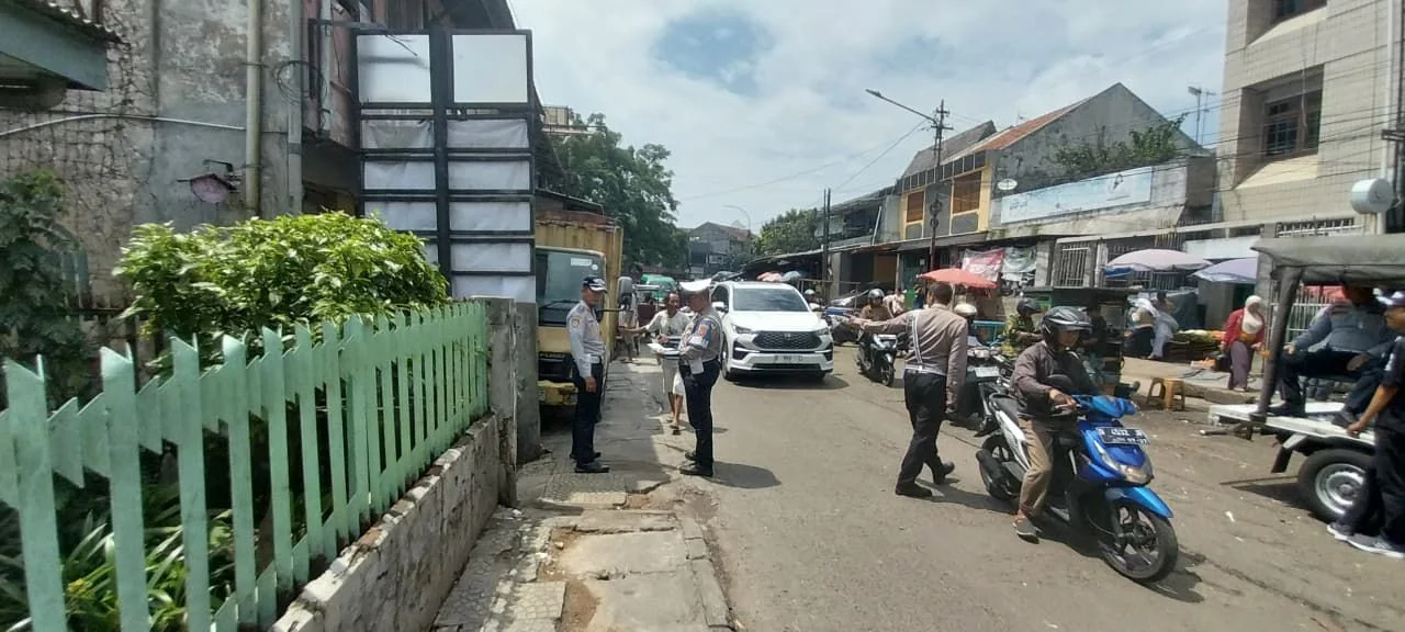 Dinas Perhubungan (Dishub) Kota Bandung bersama Polri dan TNI menertibakan parkir liar di atas trotoar dan badan jalan.Dok-Diskominfo Kota Bandung