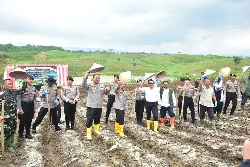 Kapolda Jabar Irjen Pol Rudi Setiawan didampingi Wakil Bupati Sumedang M. Fajar Aldila bersama para pejabat utama Polda Jabar serta jajaran Forkopimda Provinsi dan Kabupaten Sumedang.Dok-Diskominfosanditik Sumedang