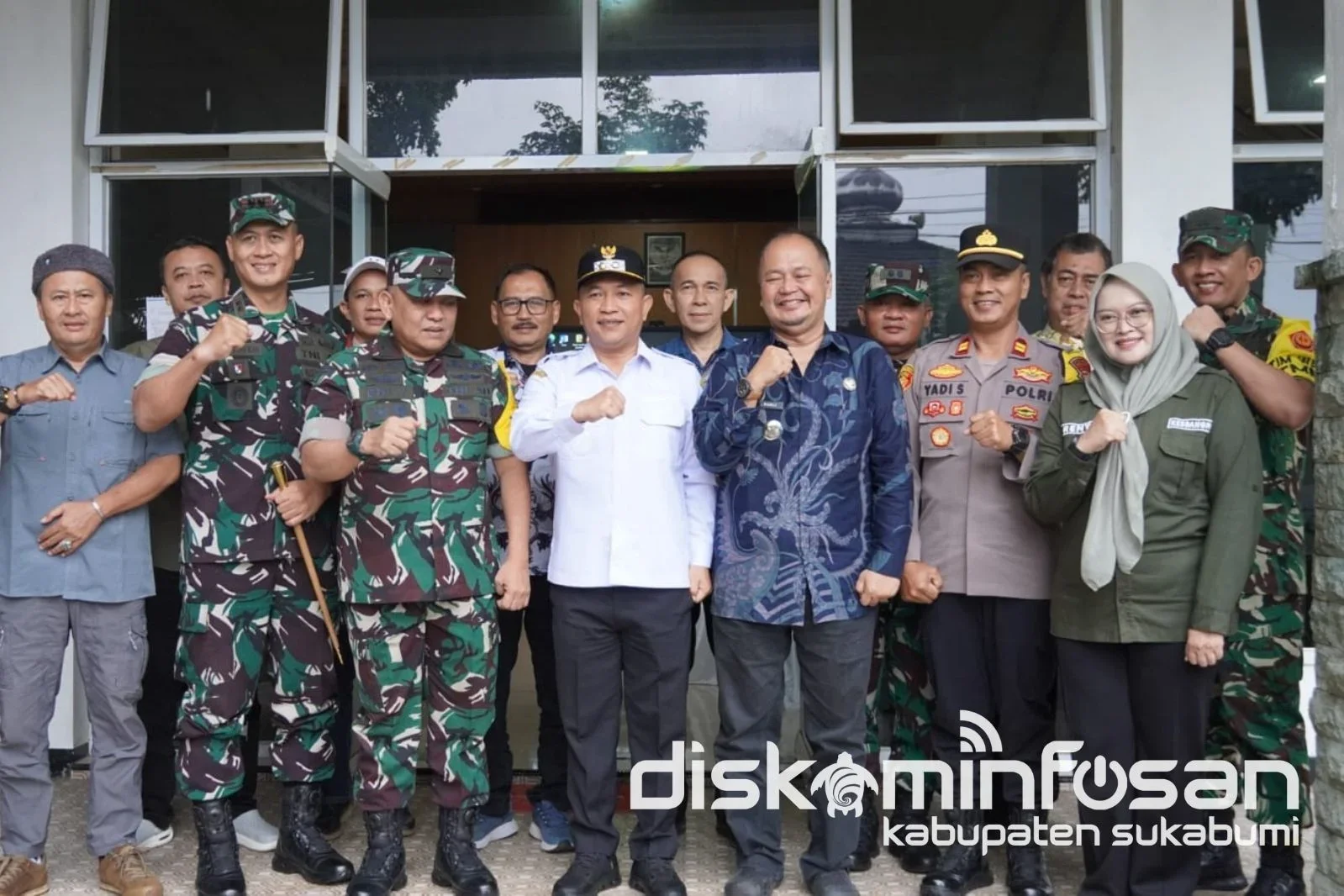 Wakil Bupati Sukabumi, Andreas, mendampingi Tim Pengawasan dan Evaluasi (Wasev) Penanggung Jawab Operasional program TNI Manunggal Membangun Desa ke-127 Tahun Anggaran 2026 Kodim 0607/Kota Sukabumi.Dok-Bidang IKP_Diskominfosan