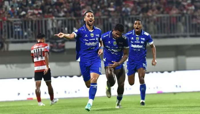 Persib Berpesta Gol di Kandang Madura United, Ini Rahasia Bojan Hodak