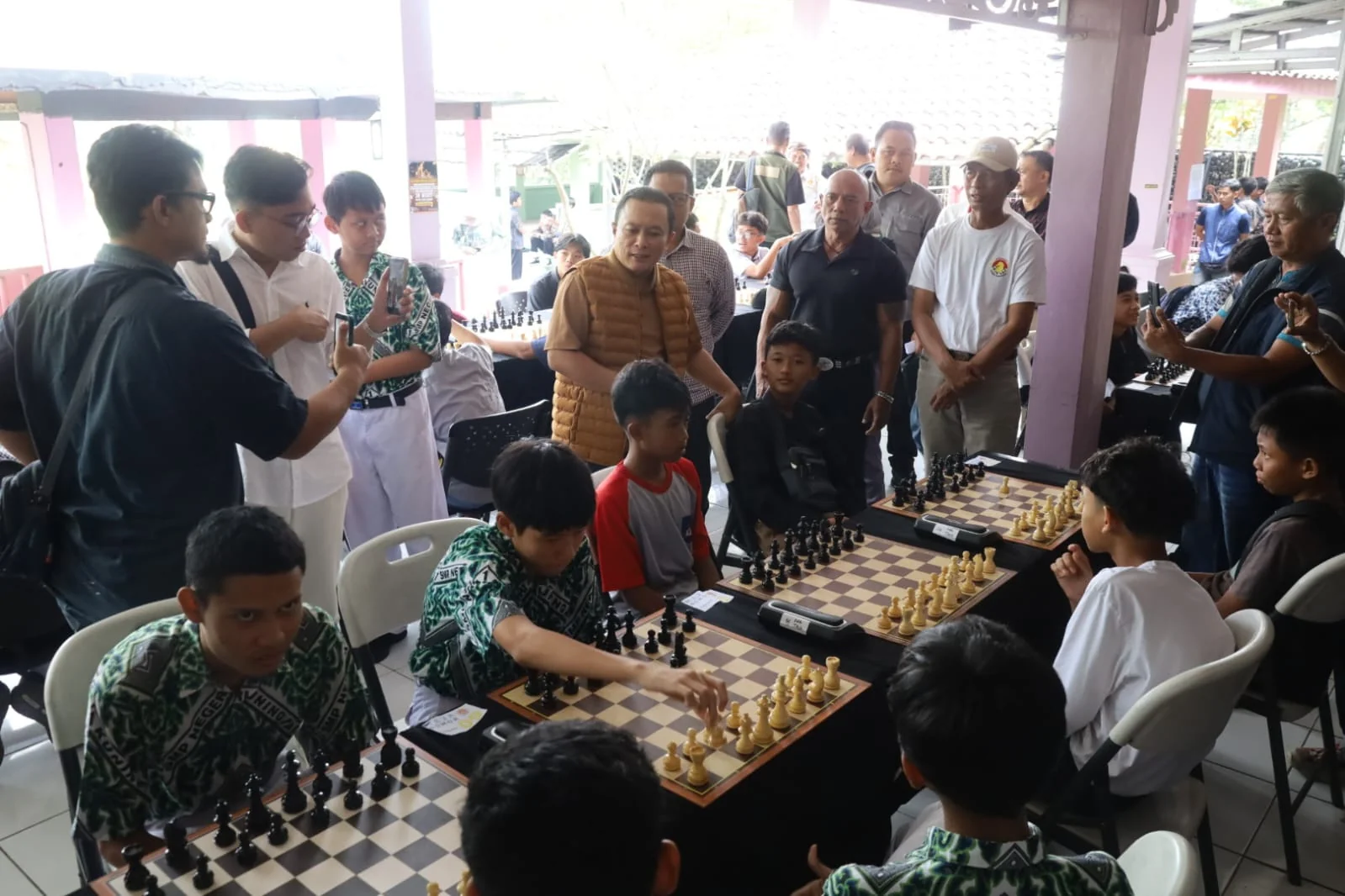 Bupati Kuningan, Dr. H. Dian Rachmat Yanuar, M.Si., secara resmi membuka Lomba Catur FORWADES Cup 2026 tingkat Sekolah Menengah Pertama (SMP) se-Kabupaten Kuningan.Dok-t/ikp/diskominfo