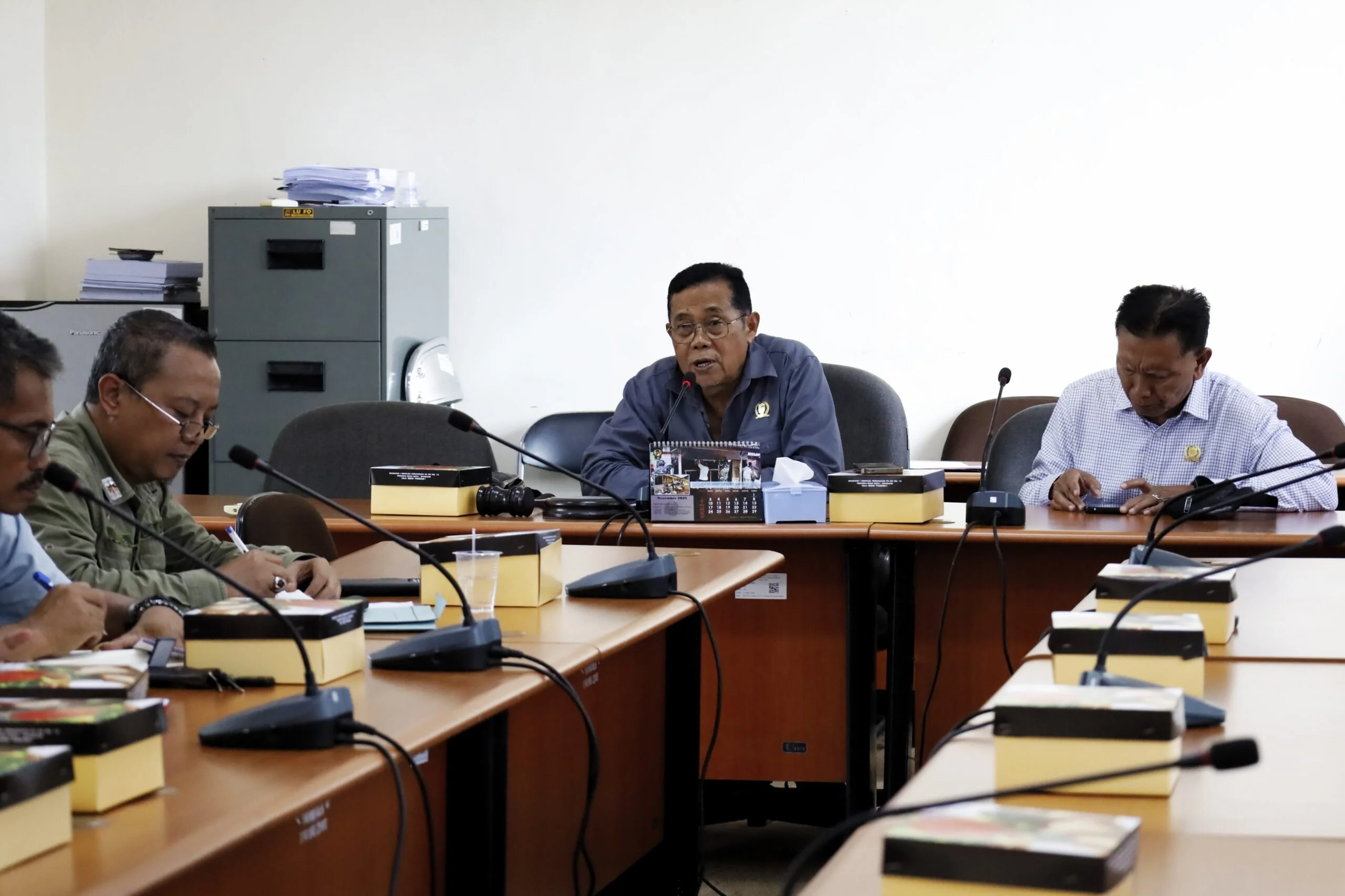 Komisi B Bidang Perekonomian dan Keuangan DPRD Kabupaten Ciamis melaksanakan Rapat Kerja terkait mekanisme dan administrasi bantuan bagi kelompok tani, kelompok ternak, dan kelompok perikanan Tahun Anggaran 2025.Ist