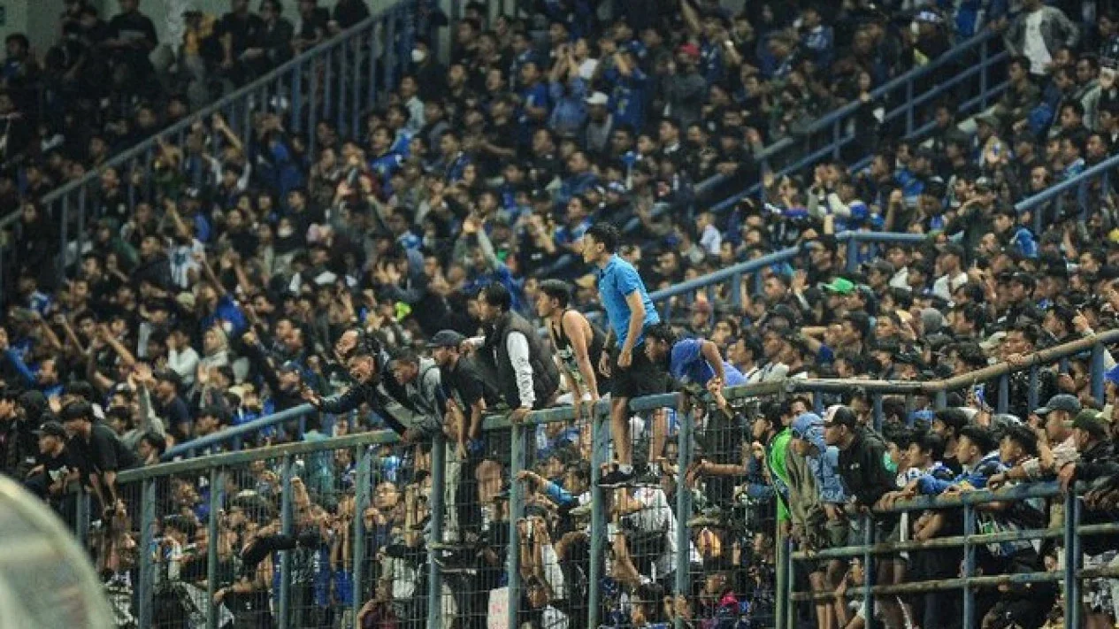 Gara-gara Oknum Bobotoh, Persib Bandung Kena Denda Rp 430 Juta