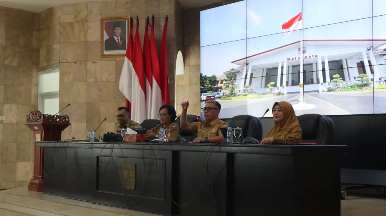Sekretaris Daerah (Sekda) Kota Bogor, Denny Mulyadi, menekankan pentingnya transparansi serta sinkronisasi data dan narasi dalam proses finalisasi validasi Laporan Keterangan Pertanggungjawaban (LKPJ) Tahun 2025.Dok-Diskominfo Kota Bogor