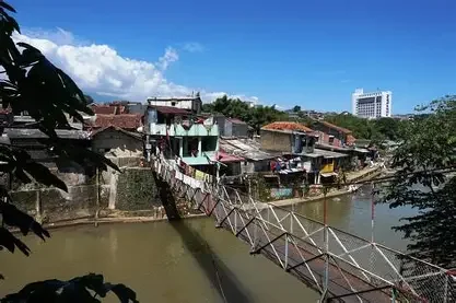 Jembatan Menuju Kampung Pulo Cisadane Kota Bogor