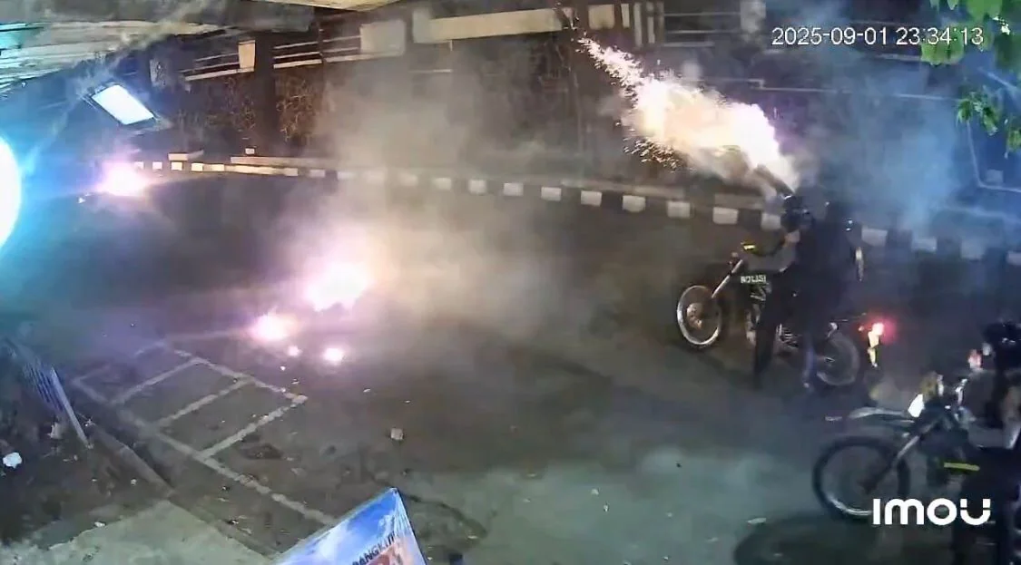 Tembakan Gas Air Mata oleh Aparat.Ist