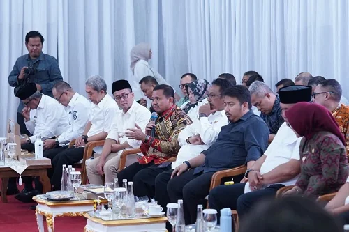 Bupati Sumedang Dony Ahmad Munir menyampaikan usulan strategis ke Gubernur Jabar Dedi Mulyadi.Ist