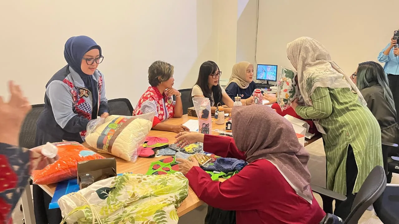 Ketua Harian II Dekranasda Kota Bandung, Heni Smith menjelaskan, Galeri Patrakomala menjadi etalase khusus produk UMKM Kota Bandung.Dok-Diskominfo Kota Bandung