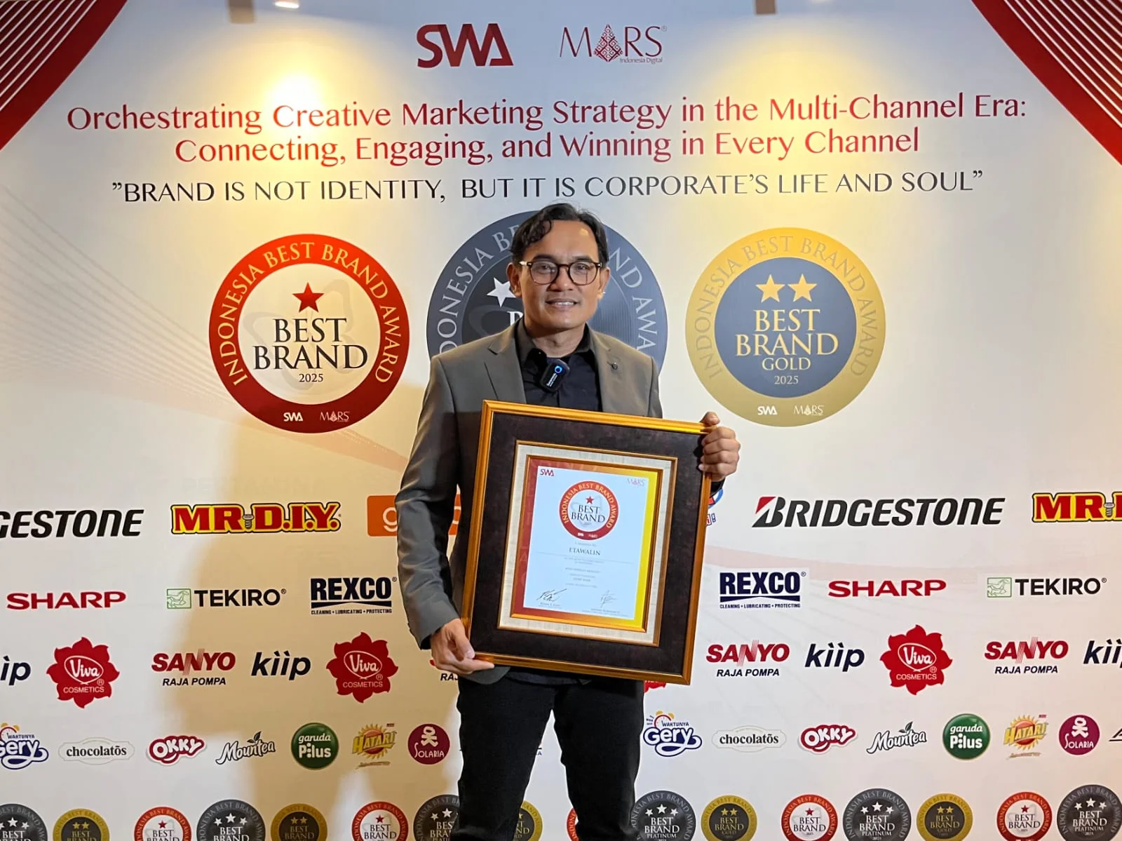 Etawalin raih IBBA 2025. Kunci sukses adalah Strategi Omni-Channel Ethos yang kuatkan Susu Kambing Etawalin sebagai Branding Adaptif Kesehatan.