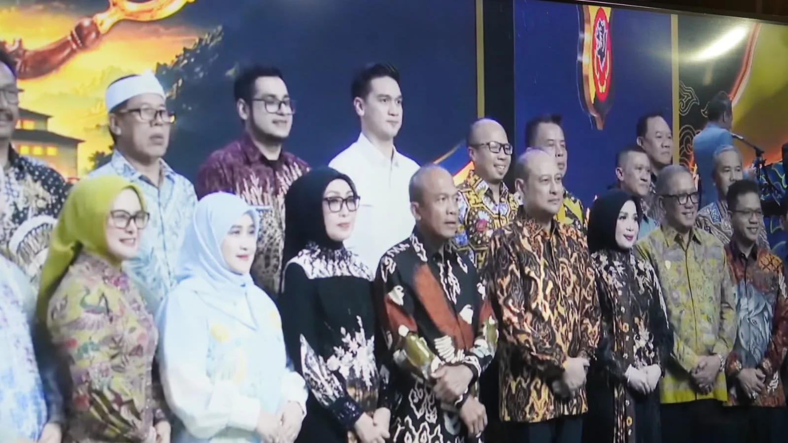 Wakil Bupati Sumedang M Fajar Aldila mengahadiri Lepas Sambut Kapolda Jabar. Irjen Pol Pipit Rismanto rmenjadi Kapolda Jawa Barat menggantikan Komjen Pol Rudi Setiawan yang pindah tugas menjadi Irjen Kementerian Imigrasi dan Pemasyarakatan.Dok-Diskominfos
