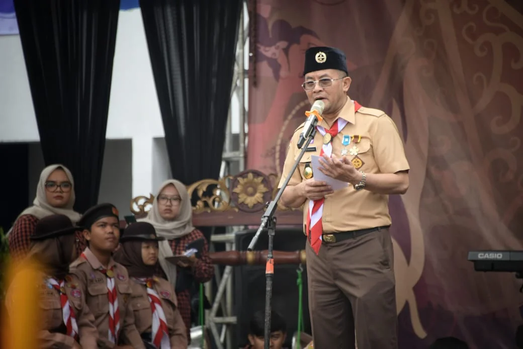 Wakil Gubernur Jawa Barat Erwan Setiawan menghadiri Kegiatan Gebyar Scout Spensa (GSS) XVIII Tingkat Nasional Tahun 2025, bersama Gerakan Pramuka Gugus Depan Sumedang 17089-17090 di SMP Negeri 1 Sumedang, Minggu, 23 Februari 2025.