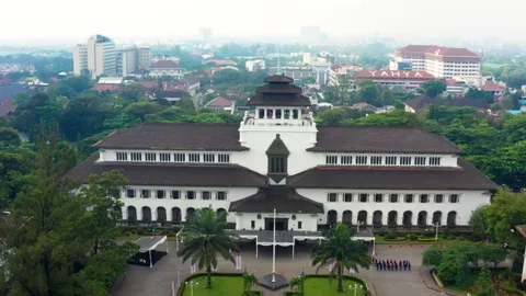 Ribuan Orang Tolak Revitalisasi Gedung Sate, Dedi Mulyadi Langsung Beraksi