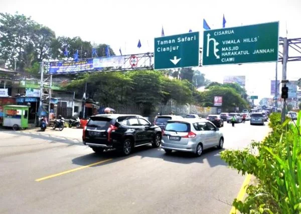 Jumlah arus kendaraan menuju ke sejumlah tempat wisata di Jawa Barat meningkat.