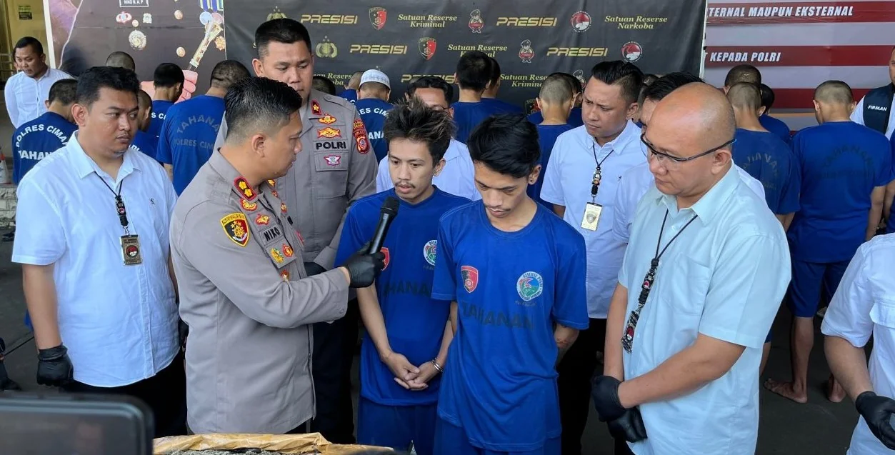 Polres Cimahi konferensi pers penangkapan oknum ormas yang bernisial AG. Int