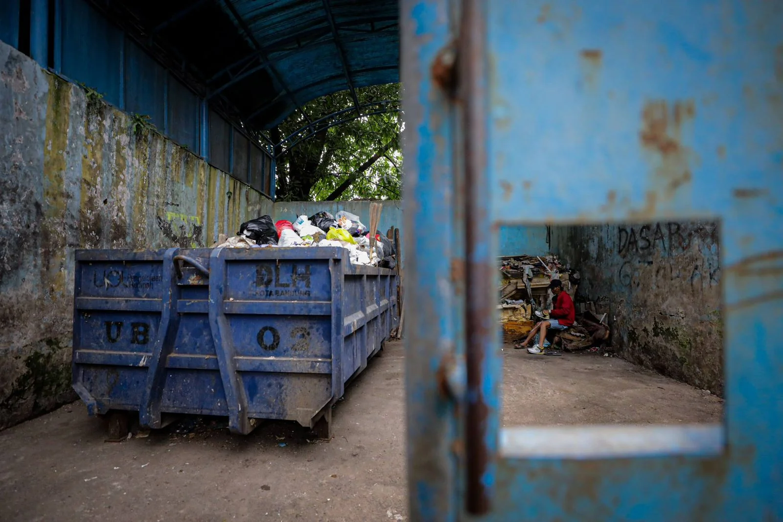 Kepala Bidang Pengelolaan Persampahan dan Limbah B3 DLH Kota Bandung, Salman Faruq menjelaskan, strategi utama yang dilakukan adalah mengaktifkan kembali sejumlah Tempat Pengolahan Sampah Terpadu.Dok-Diskominfo Kota Bandung