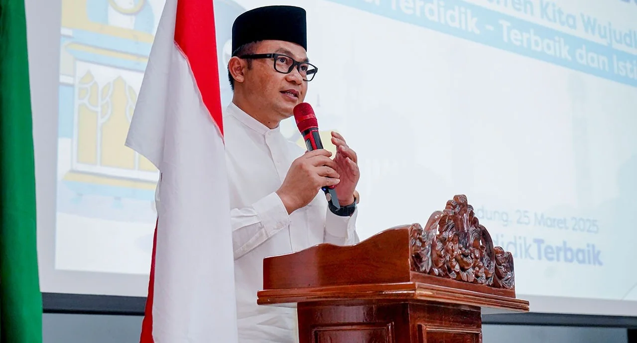 Kadisdik Jabar, Wahyu Mijaya menutup kegiatan SmartTren Ramadan 2025 di Aula Ki Hajar Dewantara, Kota Bandung, Selasa, 25 Maret 2025.