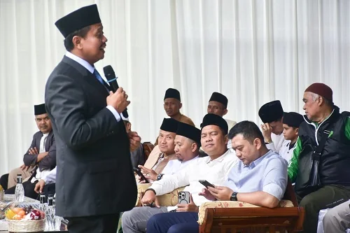 Bupati Sumedang Dony Ahmad Munir saat Wisuda Khotmil Qur'an Wal Kutub dan Peringatan Isra Miraj Nabi Muhammad SAW 1447 di Pondok Pesantren Al Ma'mun Gunung Datar.Dok-Diskominfosanditik Sumedang