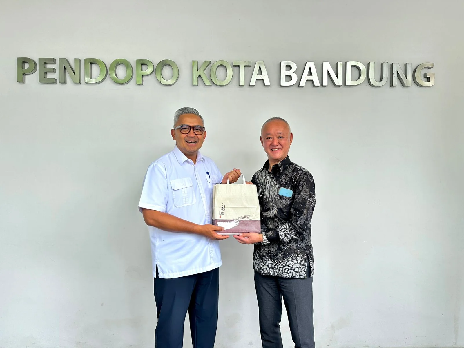 Wali Kota Bandung, Muhammad Farhan menegaskan, kolaborasi ini menjadi fondasi penting dalam menjaga capaian zero defecation di Kota Bandung agar tetap berkelanjutan.Dok-Diskominfo Kota Bandung