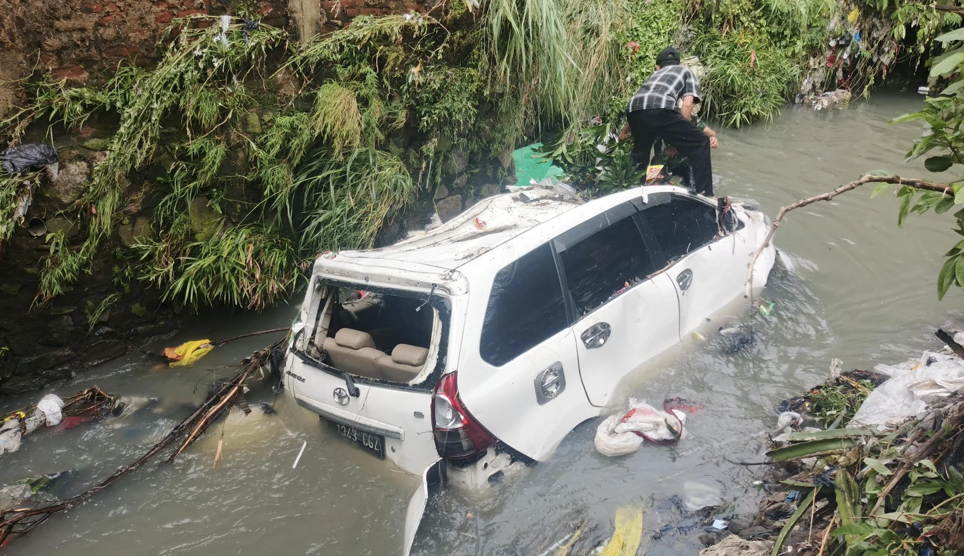 Hujan Deras di Kabupaten Bandung, 2 Mobil Hanyut dan Sejumlah Rumah Roboh