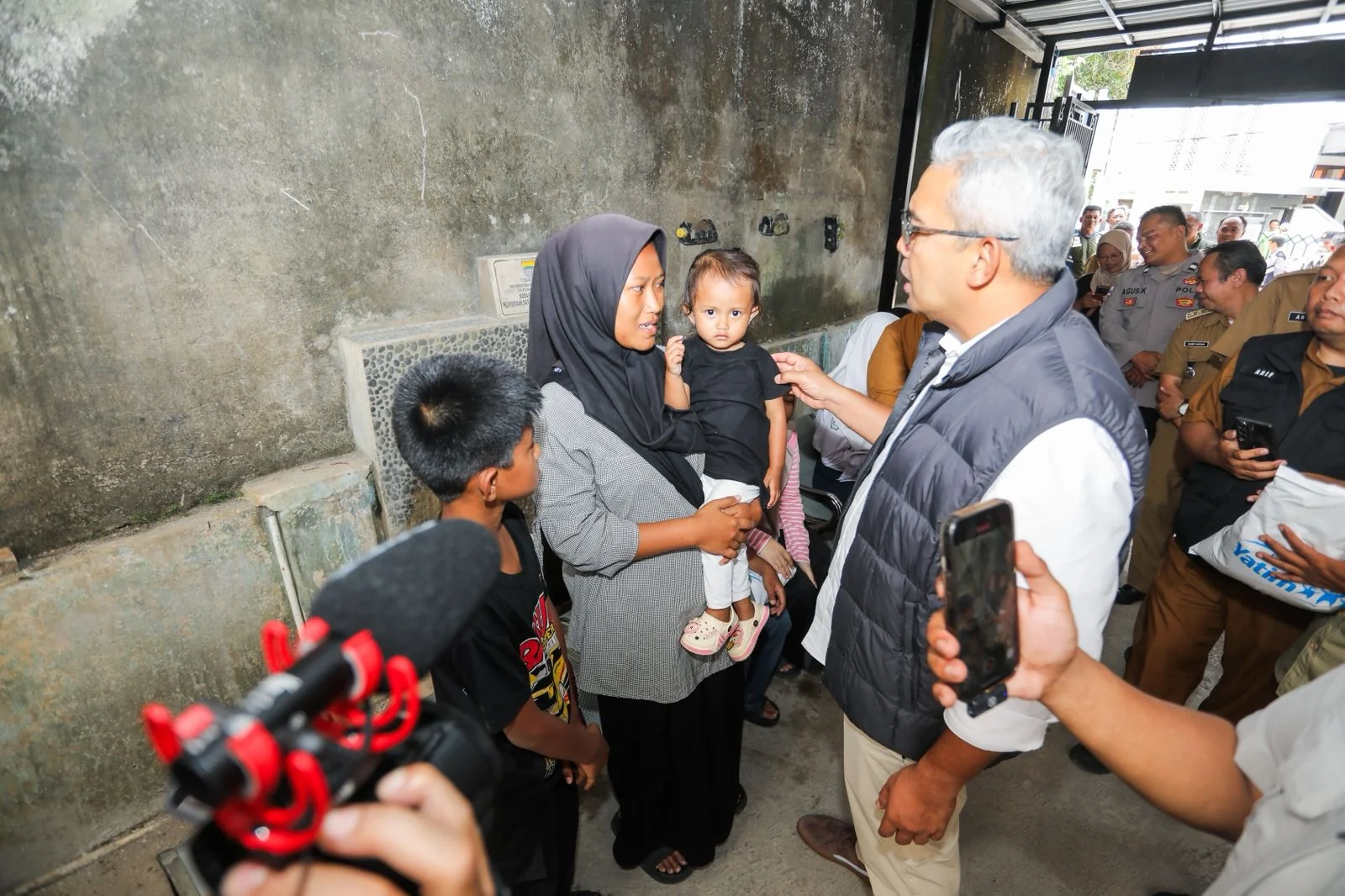 Wali Kota Bandung, Muhammad Farhan menyatakan, data Layanan Catatan Informasi RW (Laci RW) di seluruh RW akan diuji validitasnya oleh Badan Pusat Statistik.Dok-Diskominfo Kota Bandung