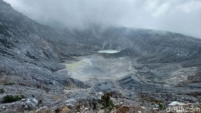 tangkuban-parahu-salahsatu-objek-wisata-populer-di-lembang-bandung_169
