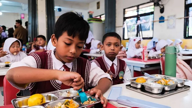 Bandung Pastikan Program Makan Bergizi Gratis Aman untuk Anak Sekolah