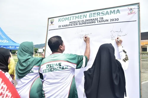 Bupati Sumedang  Dony Ahmad Munir menekankan, HKN bukan sekadar perayaan, tetapi momen refleksi, evaluasi, serta penguatan komitmen seluruh insan kesehatan.Ist
