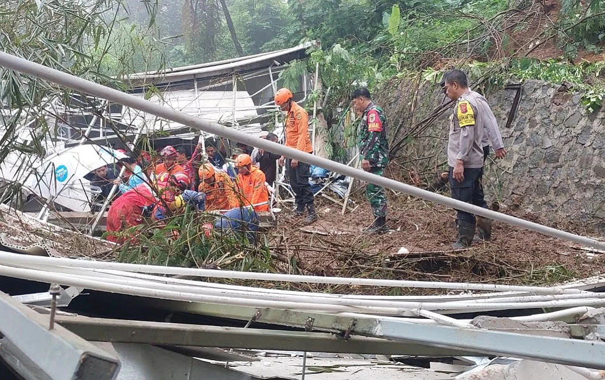Korban Longsor Cisarua KBB: 6 Meninggal, Puluhan Masih Hilang