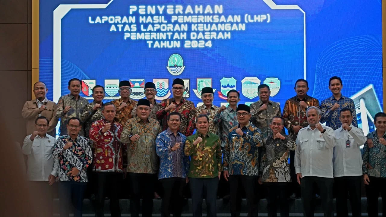 Bupati Bogor Rudy Susmanto dan Wakil Bupati Bogor Ade Ruhandi, Pemerintah Kabupaten (Pemkab) Bogor kembali meraih Opini Wajar Tanpa Pengecualian.Dok-Diskominfo Kab Bogor