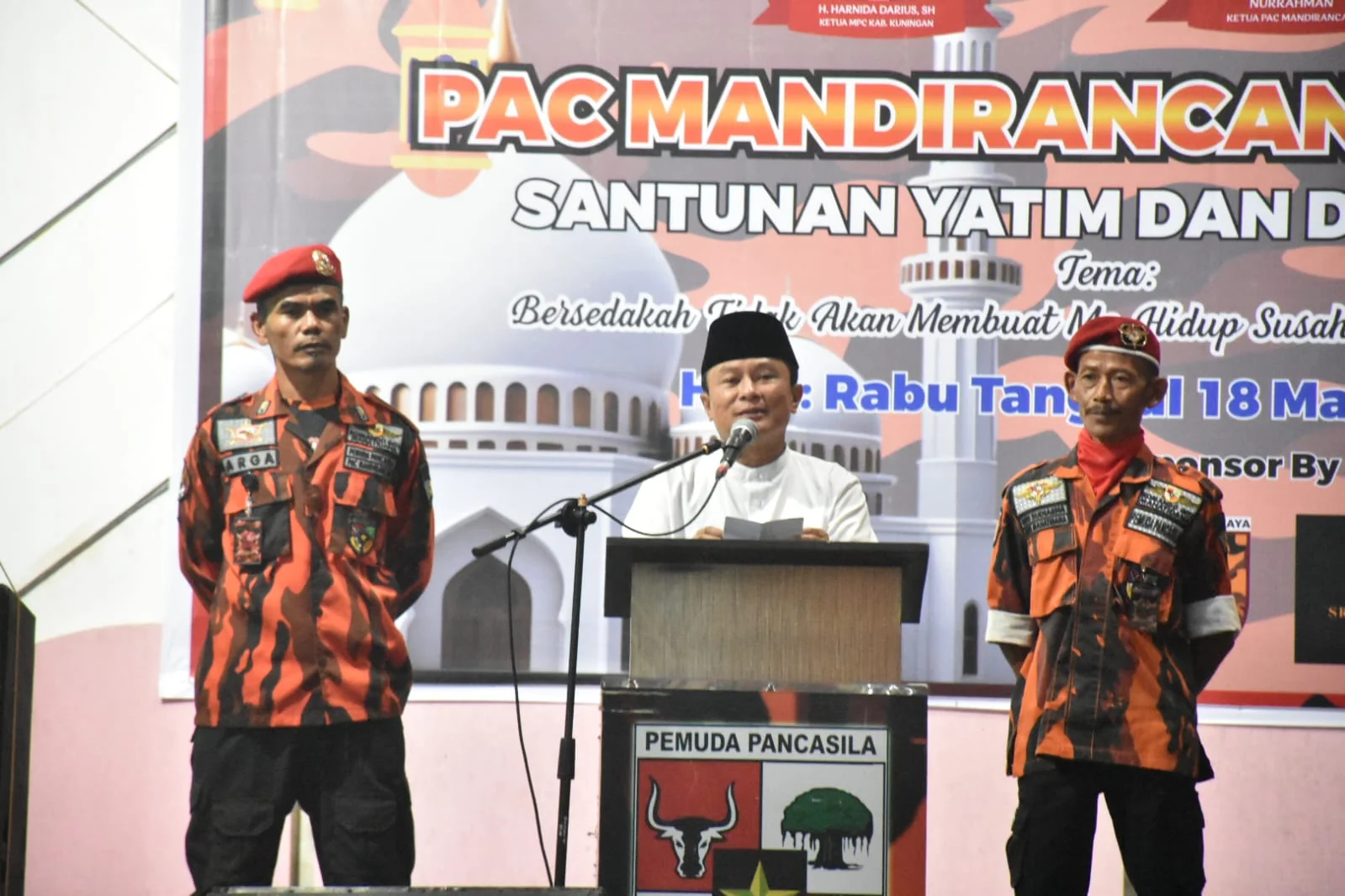Bupati Kuningan, Dr. H. Dian Rachmat Yanuar, M.Si., mengapresiasi langkah nyata PAC Pemuda Pancasila Kecamatan Mandirancan dalam membantu masyarakat melalui kegiatan berbagi kepada anak yatim piatu dan kaum duafa di bulan suci Ramadan.dok-t/ikp/diskominfo