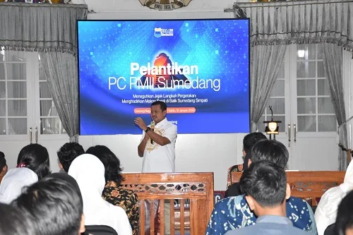 Bupati Sumedang Dony Ahmad Munir saat memberikan arahan pada Pelantikan Pengurus Cabang PMII Sumedang Masa Khidmat 2026.Dok-Diskominfosanditik Sumedang