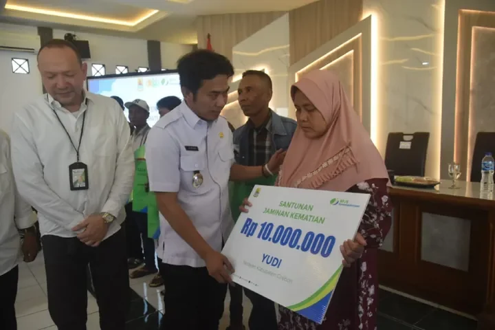 Wakil Bupati Cirebon, H. Agus Kurniawan Budiman menyebut, program ini sebagai bentuk nyata kepedulian pemerintah daerah.Ist