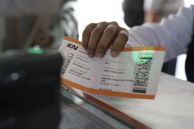 KAI Sanksi Penumpang yang Melebihi Relasi Tiket Kereta