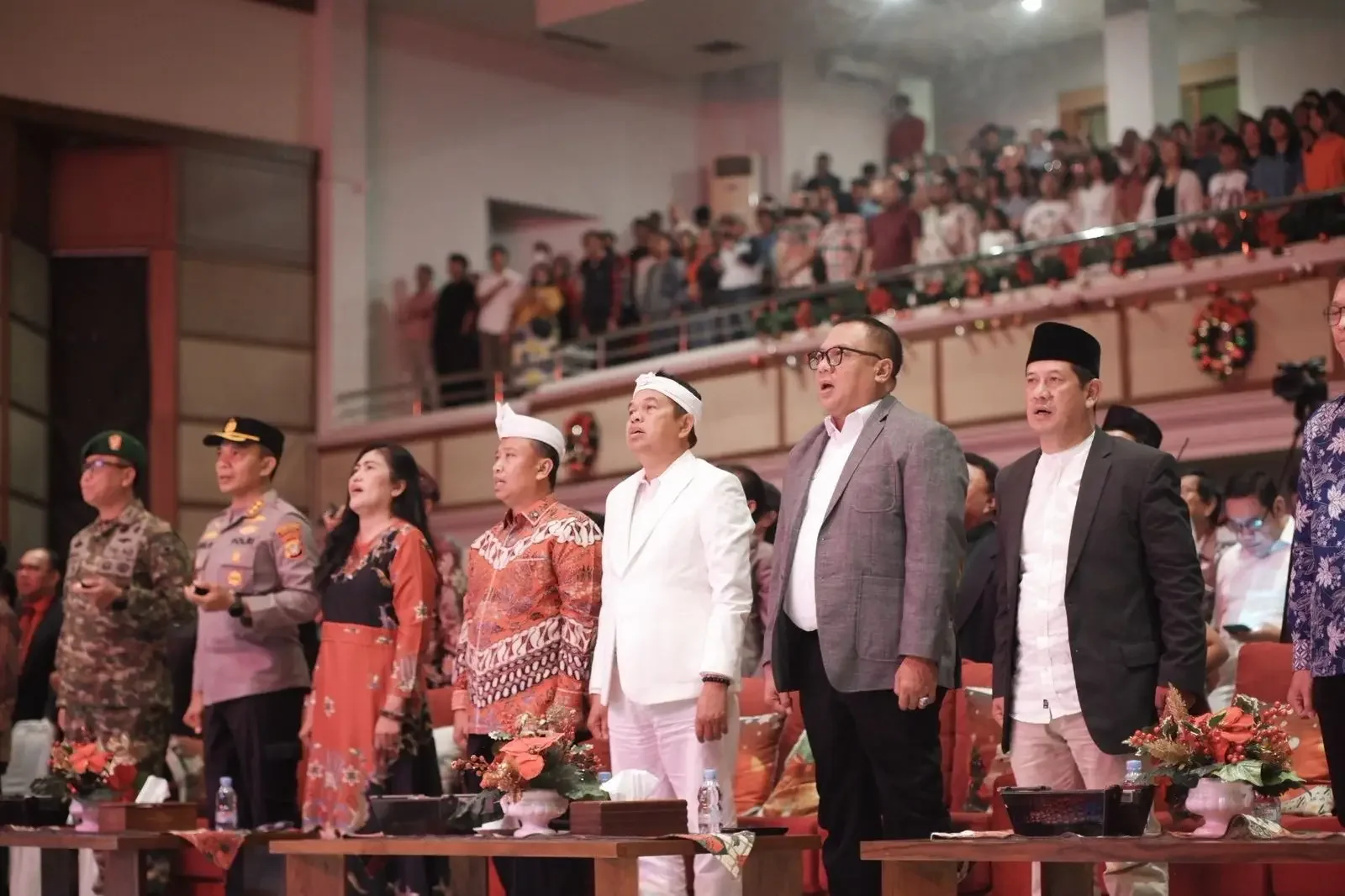 Wali Kota Depok, Supian Suri menghadiri Perayaan Natal Bersama Umat Kristiani Kota Depok yang digelar bersama Gubernur Jawa Barat, Dedi Mulyadi di Gereja Bethel Indonesia (GBI), Kecamatan Pancoran Mas, Kota Depok, Minggu (25/01/26). (Foto : JD01/Diskominf