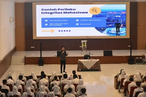 Wakil Bupati Sumedang M. Fajar Aldila tampil sebagai Dosen Luar Biasa di hadapan mahasiswa Universitas Winaya Mukti.Ist