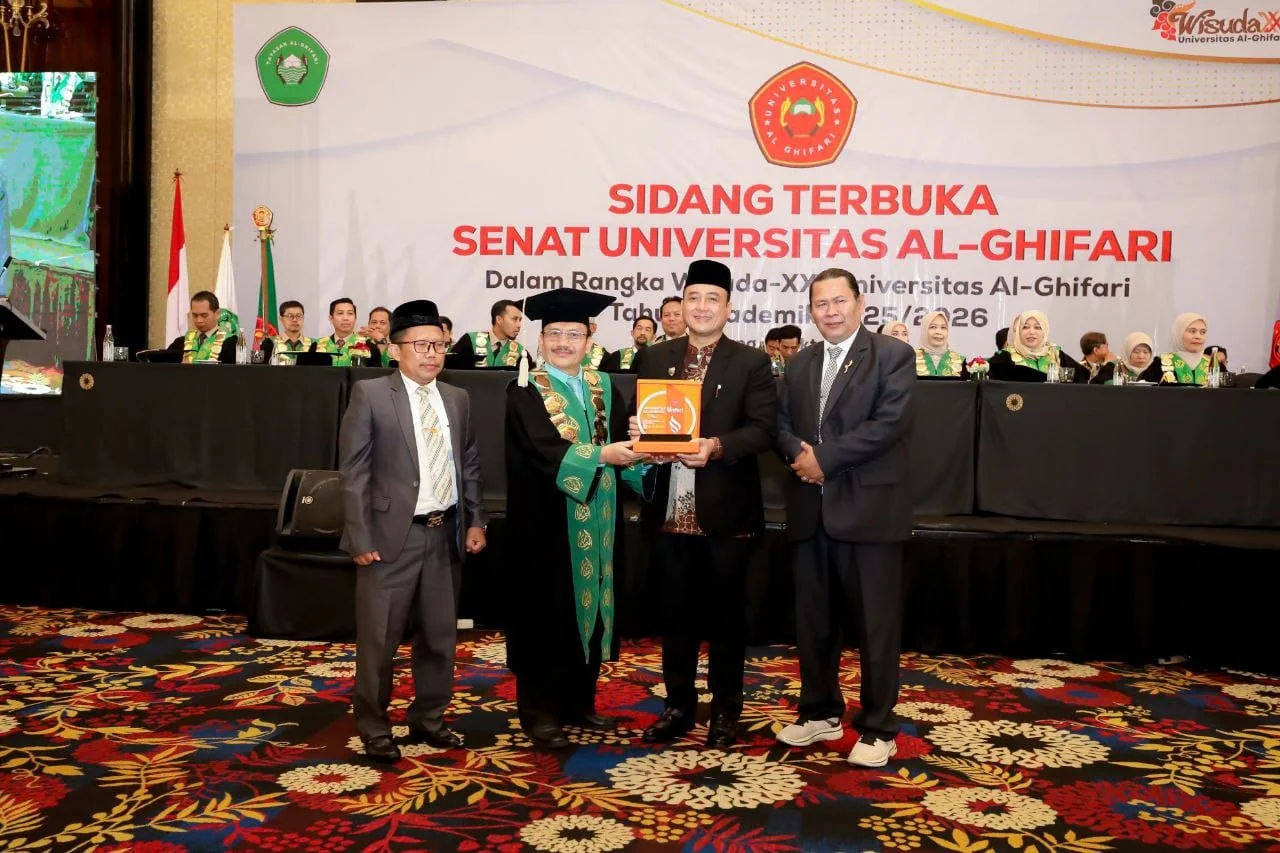 Wakil Wali Kota Bandung,Erwin menyampaikan ucapan selamat dan apresiasi kepada seluruh wisudawan dan wisudawati yang telah menyelesaikan jenjang pendidikan sarjana.Ist