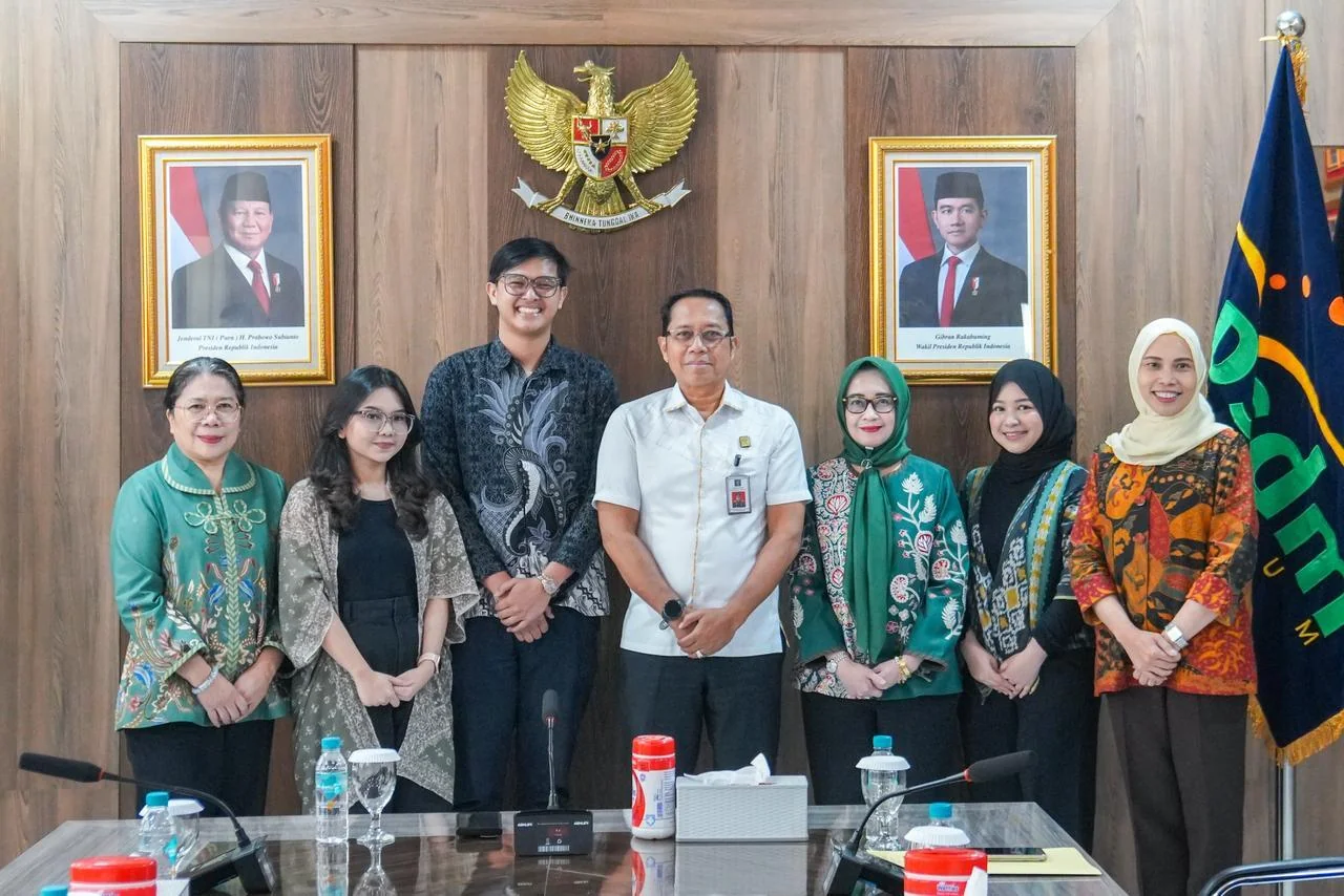 Kepala Kantor Wilayah Kemenkum Jawa Barat, Asep Sutandar, secara resmi menerima audiensi dari Ikatan Mahasiswa Notariat Universitas Padjadjaran (UNPAD) yang didampingi oleh Ikatan Alumni Notariat (IKANO) UNPAD.Dok-Humas Kemenkum Jabar