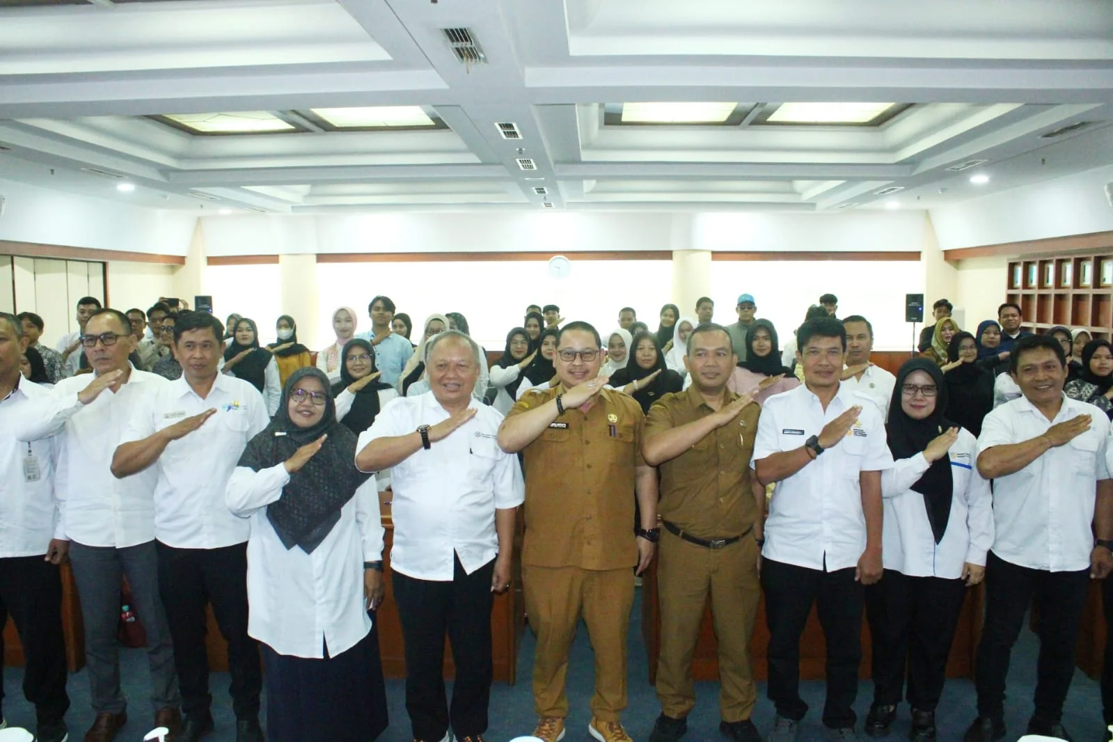 Mewakili Kepala DPPKBP3A Kabupaten Kuningan, H. APIP ROPI’I, Ners, S.Sos, S.KM, MMKes, Kepala Bidang Keluarga Sejahtera Anwar Nasihin, S.Kom., M.Si dalam sambutannya menegaskan bahwa masa remaja merupakan fase krusial dalam pembentukan karakter dan arah m