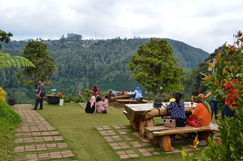 Healing Sambil Ngopi di D’Pakar Bandung, Laksana Berada di Negeri Dongeng