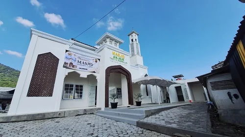 Wakil Bupati Sumedang M Fajar Aldila mengajak seluruh masyarakat Desa Cibitung, Kecamatan Buahdua untuk bersama-sama menjaga, merawat, dan memakmurkan Masjid An Nur Tantya Sudhirajati yang baru diresmikan.Dok-Diskominfosanditik Sumedang
