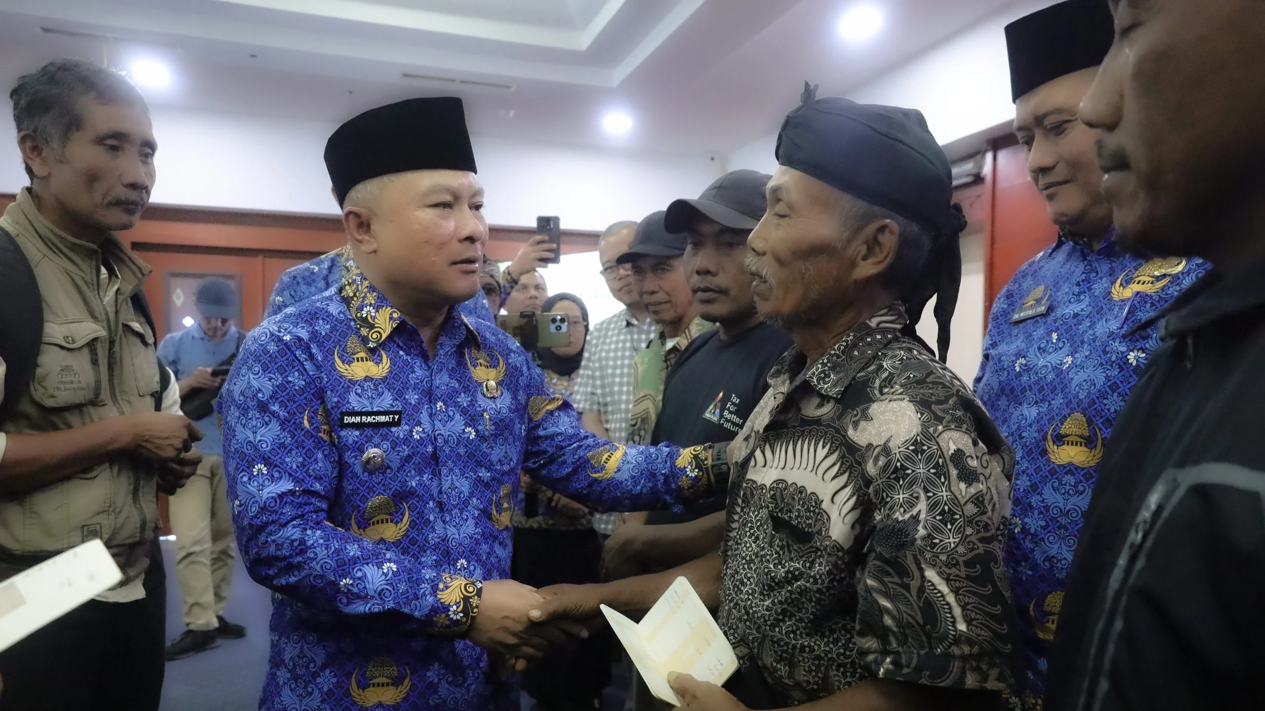 Bupati Kuningan, Dr. H. Dian Rachmat Yanuar, M.Si, mengingatkan agar bantuan yang diterima dapat dimanfaatkan secara bijak dan tepat sasaran.Ist