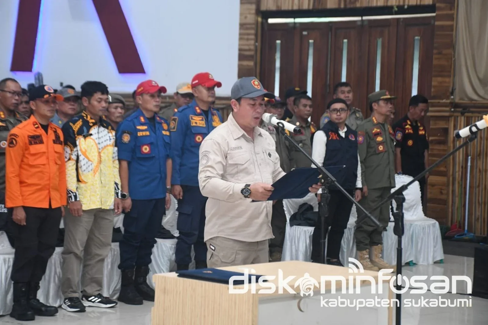Pemerintah Kabupaten Sukabumi mengukuhkan belasan ribu anggota Satuan Perlindungan Masyarakat (Satlinmas) dan Satuan Tugas (Satgas) Linmas se-Kabupaten Sukabumi.Dok-Bidang IKP_Diskominfosan