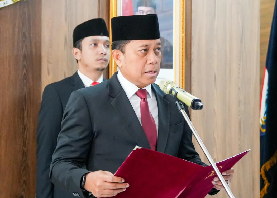 Kepala Kantor Wilayah Kemenkum Jawa Barat, Asep Sutandar, secara resmi memimpin prosesi pengambilan sumpah dan janji setia pewarganegaraan terhadap dua orang warga negara asing.Dok-Humas Kemenkum Jabar