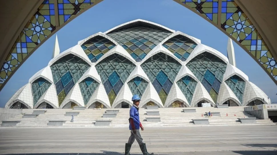 Anggaran pembangunan Masjid Al Jabbar menjadi polemik.